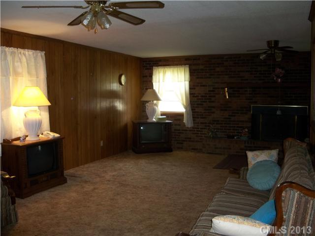 906 Edgewood Road Bessemer City, NC 28016 - Photo 2 of 8 Gallery Image 2