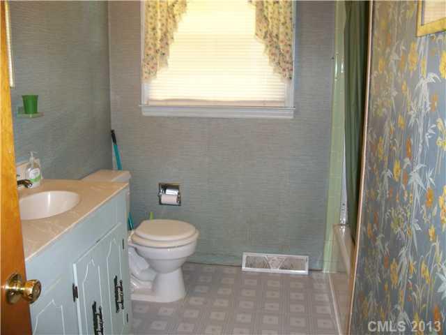 906 Edgewood Road Bessemer City, NC 28016 - Photo 6 of 8 Gallery Image 6