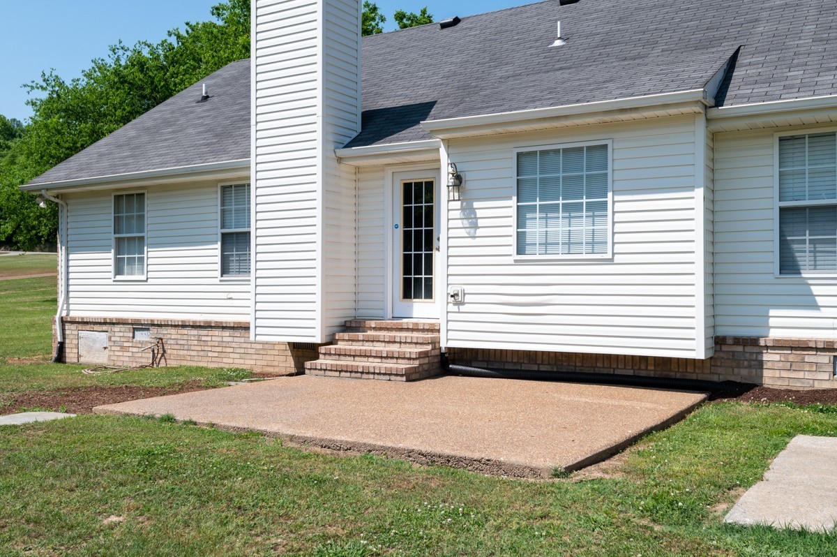 3011 Tyree Springs Road Hendersonville, TN 37075 - Photo 29 of 43 a front view of a house with a yard