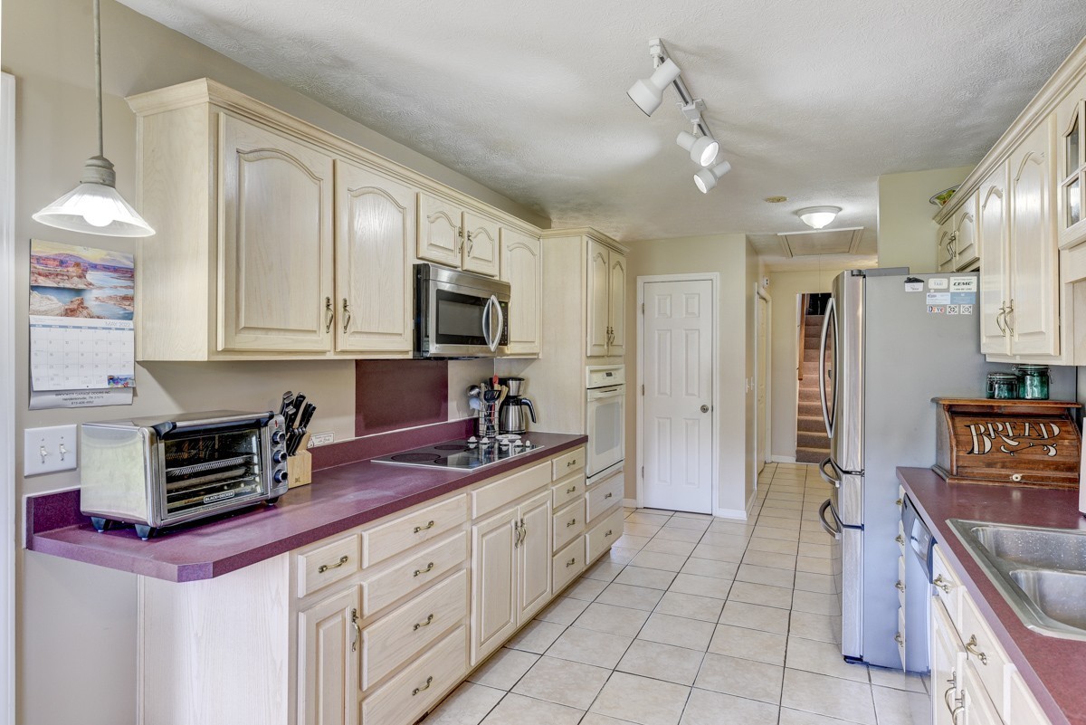 3011 Tyree Springs Road Hendersonville, TN 37075 - Photo 9 of 43 a kitchen with stainless steel appliances granite countertop a sink stove and refrigerator