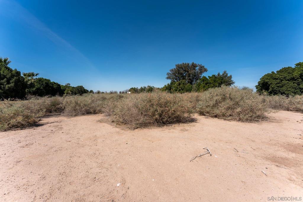2465 Meloland Road El Centro, CA 92243 - Photo 7 of 26