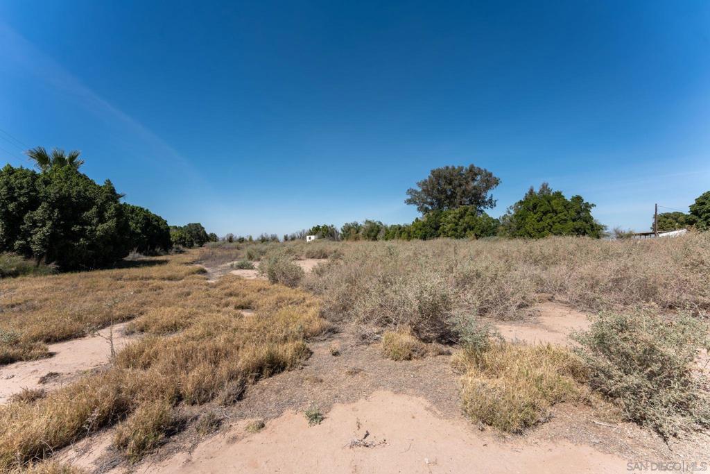2465 Meloland Road El Centro, CA 92243 - Photo 8 of 26