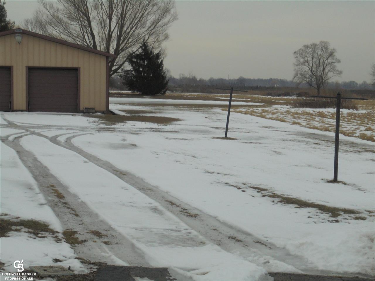 16960 Armada Center Road Armada, MI 48005 - Photo 66 of 72 50066244-65.JPG