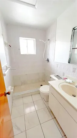 $2,300 | 2220 West 74th Street, Unit 20116, Hialeah, FL 33016