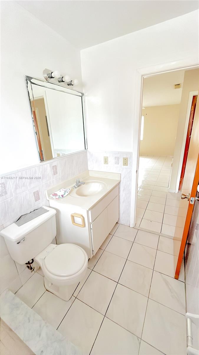 2220 West 74th Street, Unit 20116 Hialeah, FL 33016 - Photo 20 of 23 a bathroom with a sink a toilet and a mirror
