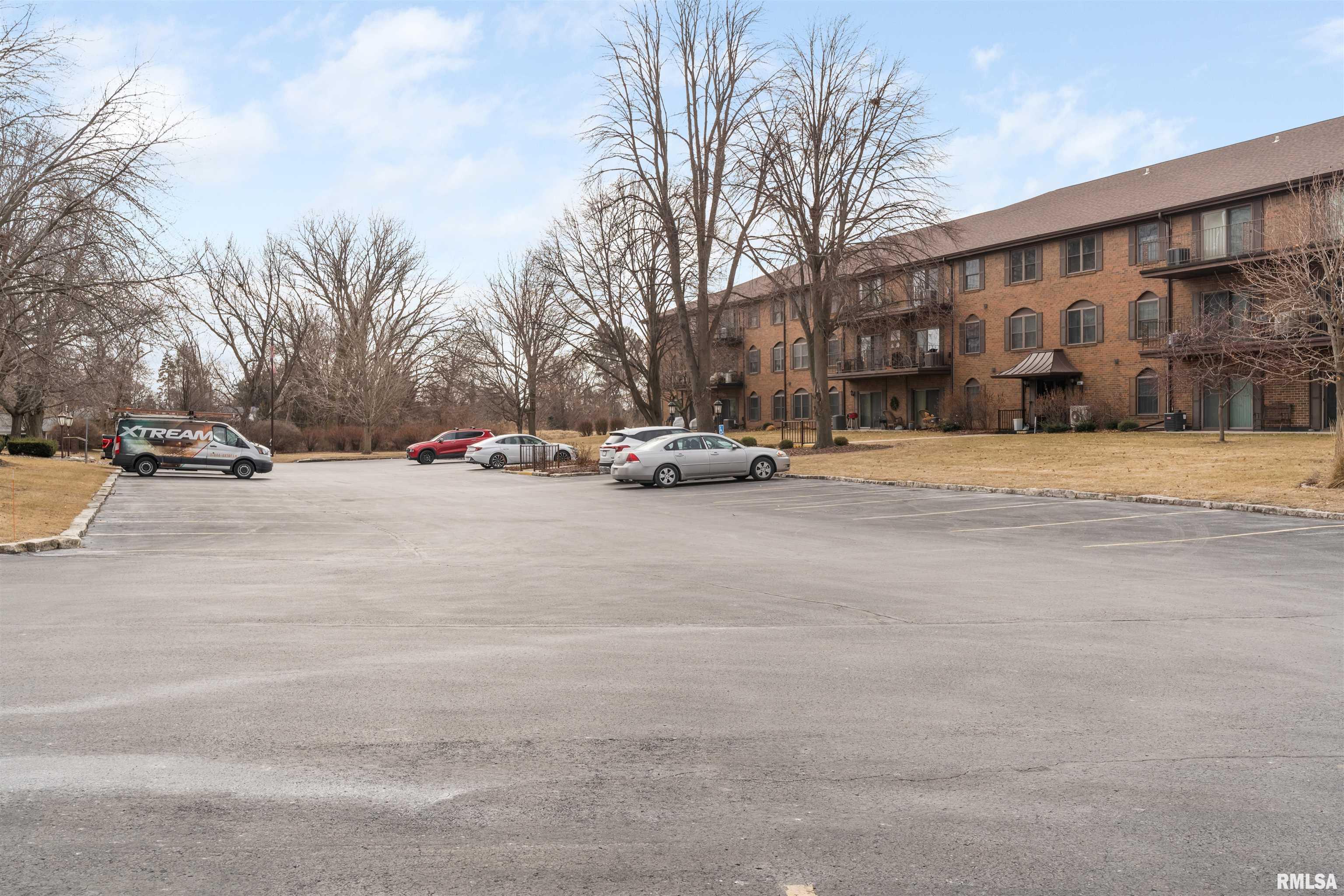 1360 Kimberly Ridge Road, Unit 211 Bettendorf, IA 52722 - Photo 4 of 37 Gallery Image 4