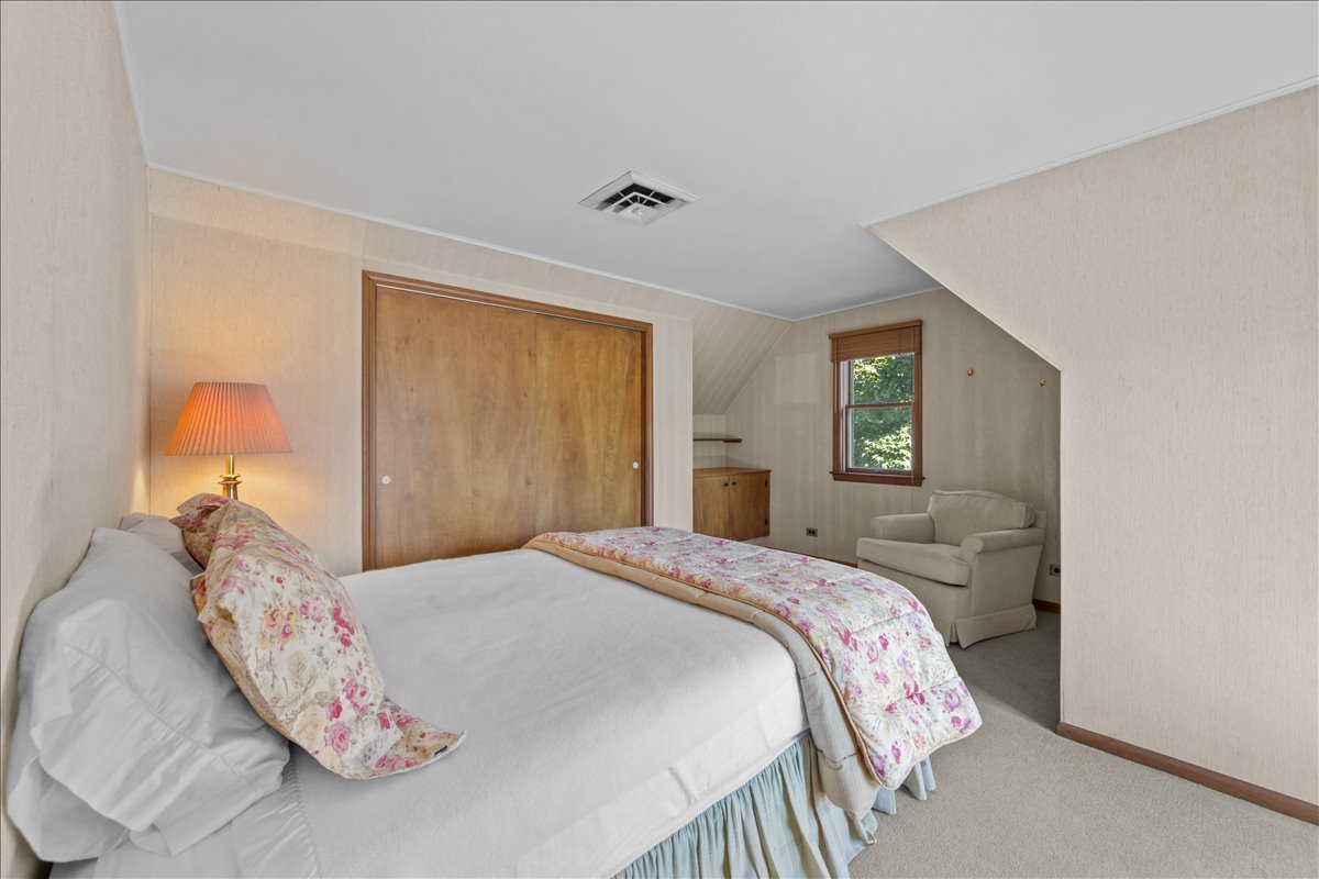 27 Logan Terrace Golf, IL 60029 - Photo 19 of 30 a bedroom with a bed and a lamp