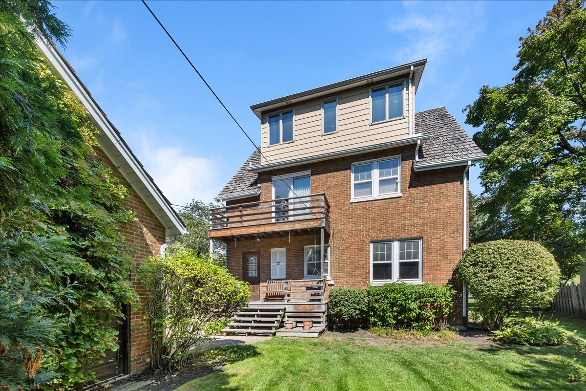 27 Logan Terrace Golf, IL 60029 - Photo 24 of 30 a house view with a garden space