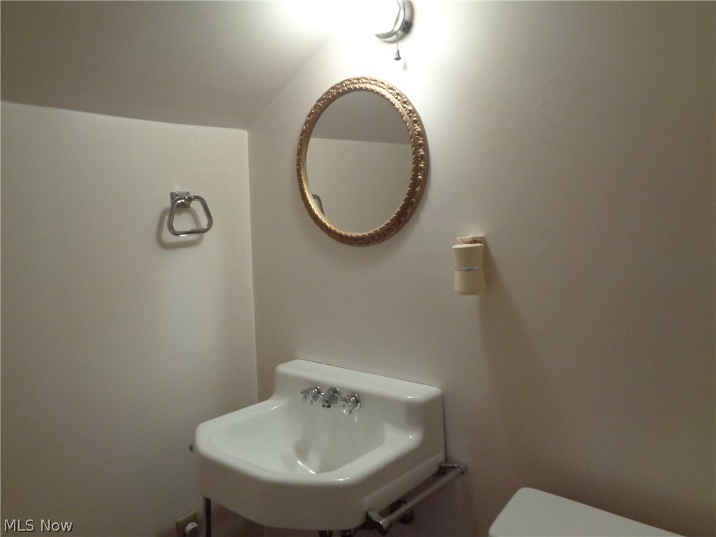 6573 Hathaway Road Cleveland, OH 44125 - Photo 25 of 31 Gallery Image 25