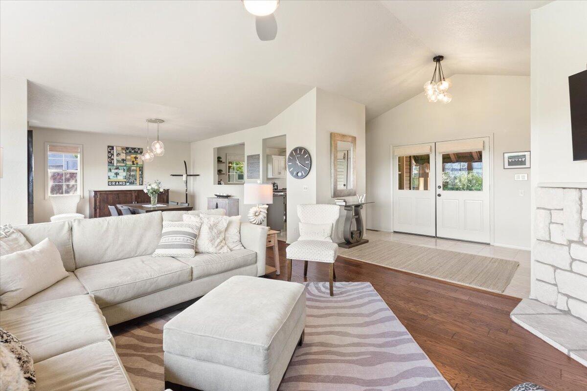 3140 Riesling Path Redding, CA 96001 - Photo 26 of 81 Vaulted ceilings