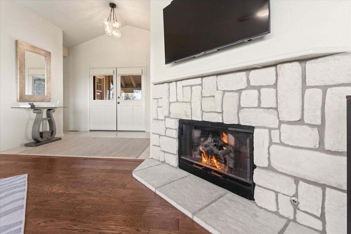 3140 Riesling Path Redding, CA 96001 - Photo 27 of 81 Gas fireplace