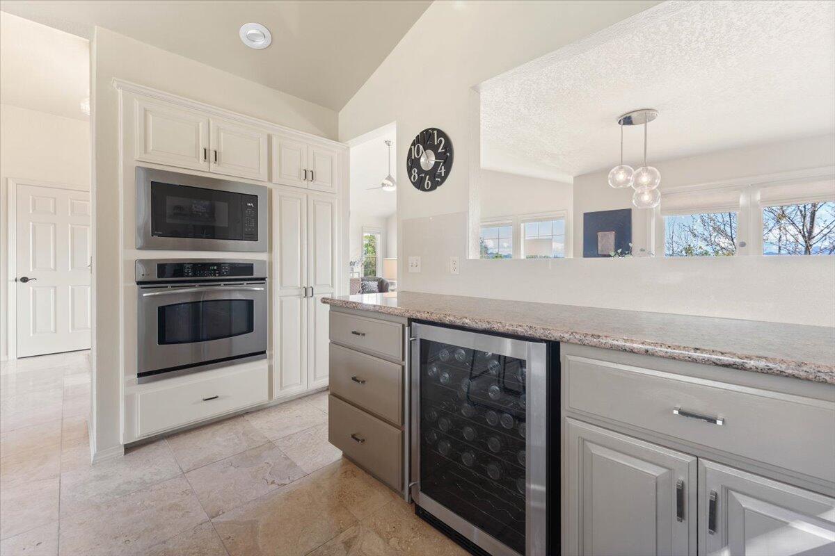 3140 Riesling Path Redding, CA 96001 - Photo 32 of 81 Built-in appliances