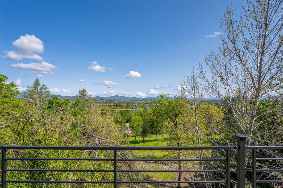 3140 Riesling Path Redding, CA 96001 - Photo 57 of 81 Deck views