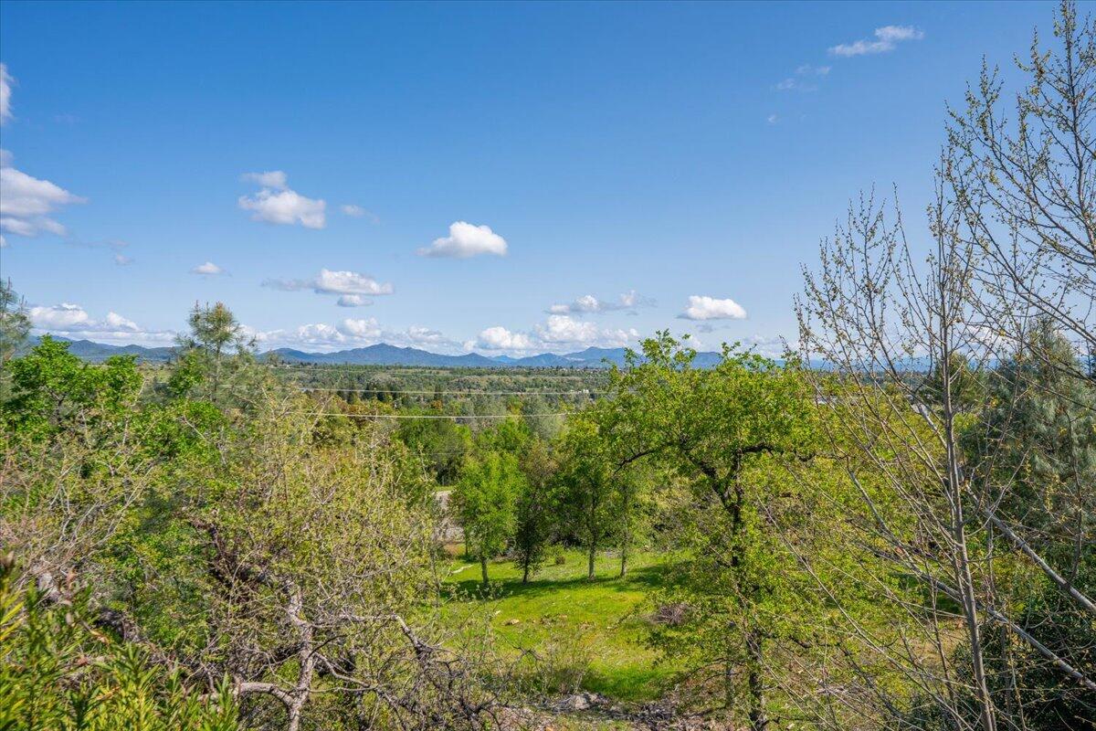 3140 Riesling Path Redding, CA 96001 - Photo 58 of 81 Deck views