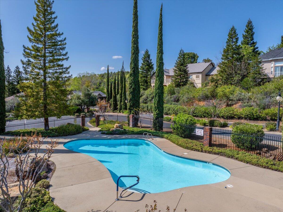 3140 Riesling Path Redding, CA 96001 - Photo 10 of 81 Community pool