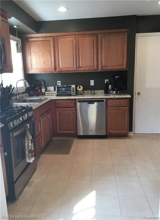 8855 Henry Ruff Road Livonia, MI 48150 - Photo 11 of 17