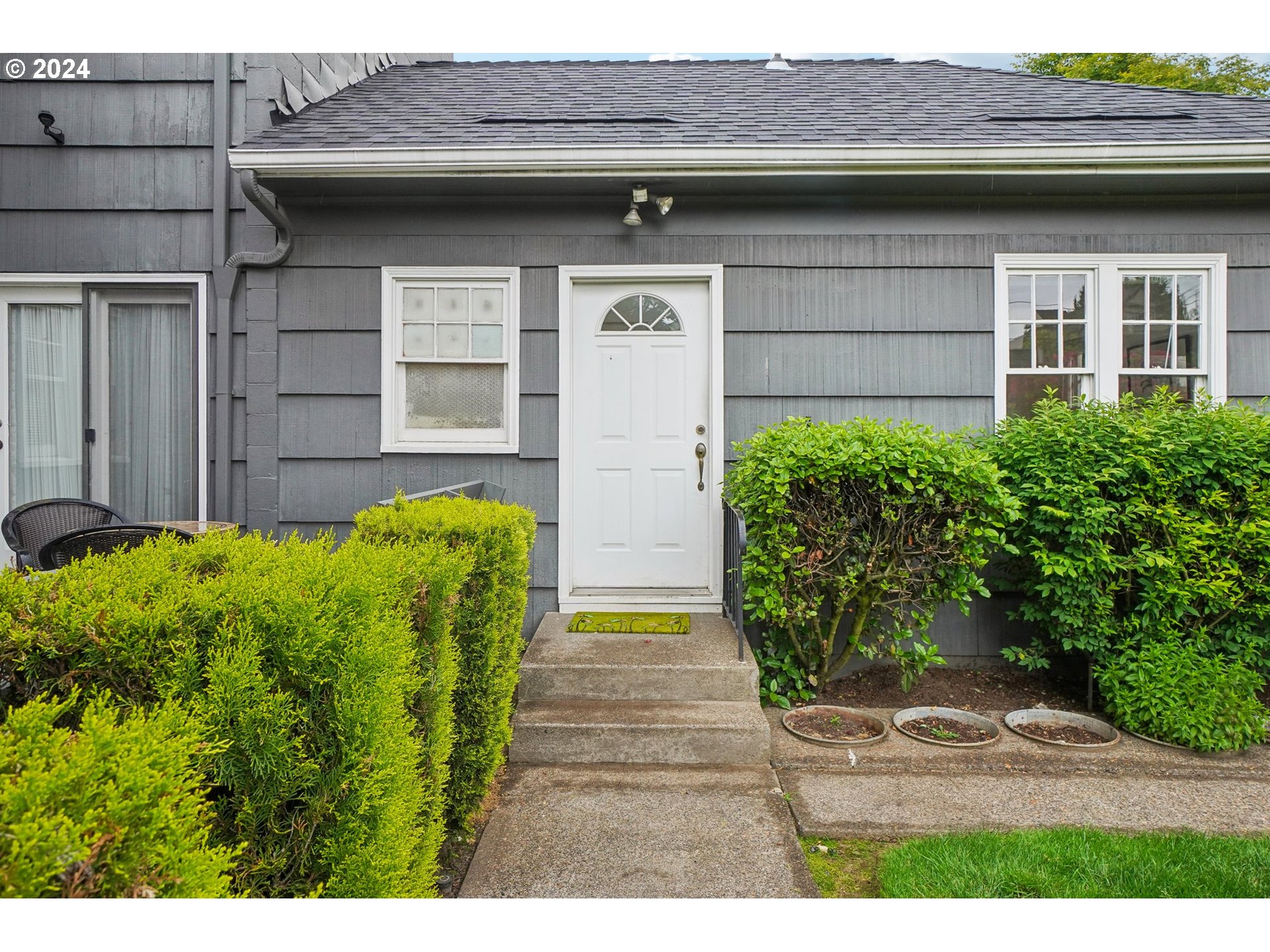 1510 Northeast 19th Avenue, Unit 4 Portland, OR 97232 - Photo 5 of 39 a front view of a house with garden