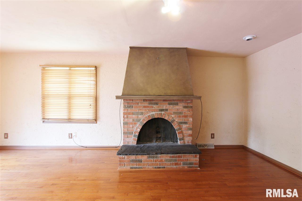 6725 North Post Oak Road Peoria, IL 61615 - Photo 12 of 36 Gallery Image 12