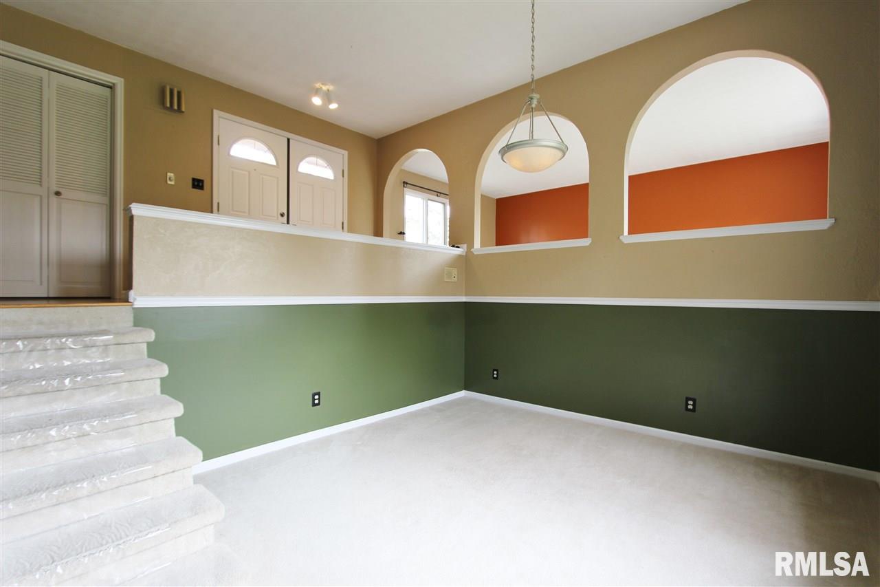 6725 North Post Oak Road Peoria, IL 61615 - Photo 8 of 36 Gallery Image 8
