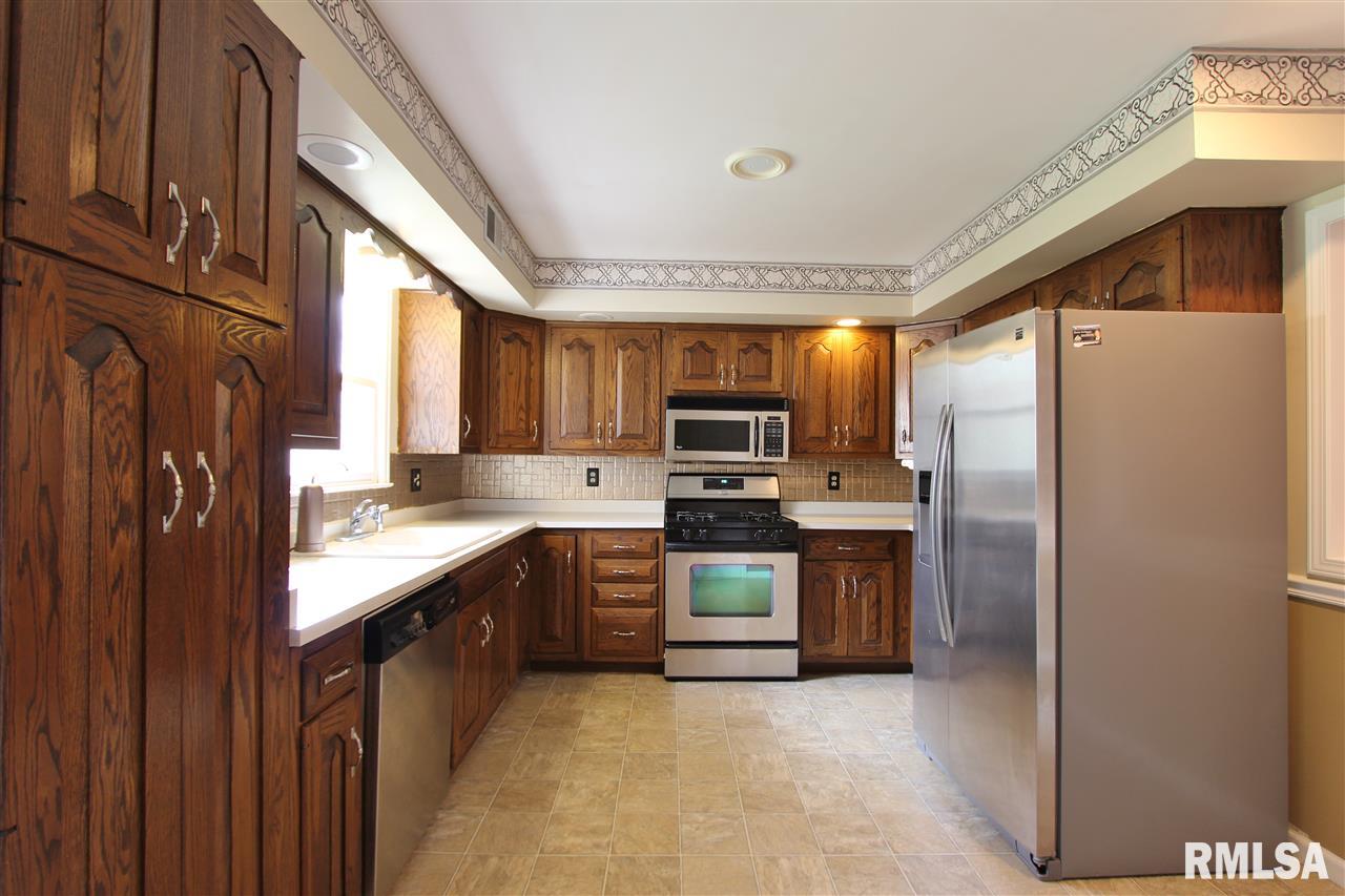 6725 North Post Oak Road Peoria, IL 61615 - Photo 9 of 36 Gallery Image 9