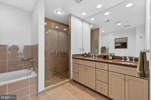 $799,999 | 3625 10th Street North, Unit 907, Arlington, VA 22201