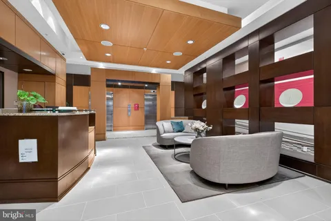 $799,999 | 3625 10th Street North, Unit 907, Arlington, VA 22201