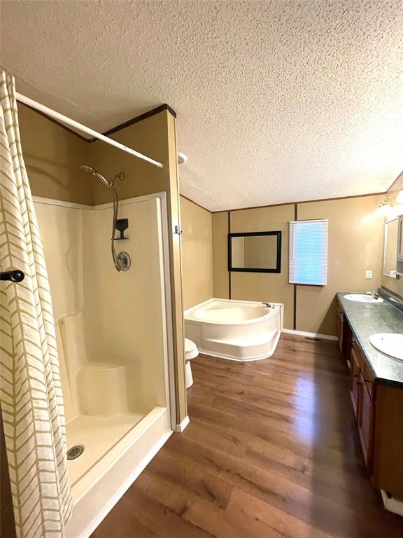 440 Ballman Road Riesel, TX 76682 - Photo 19 of 32 a bathroom with a bathtub and a shower