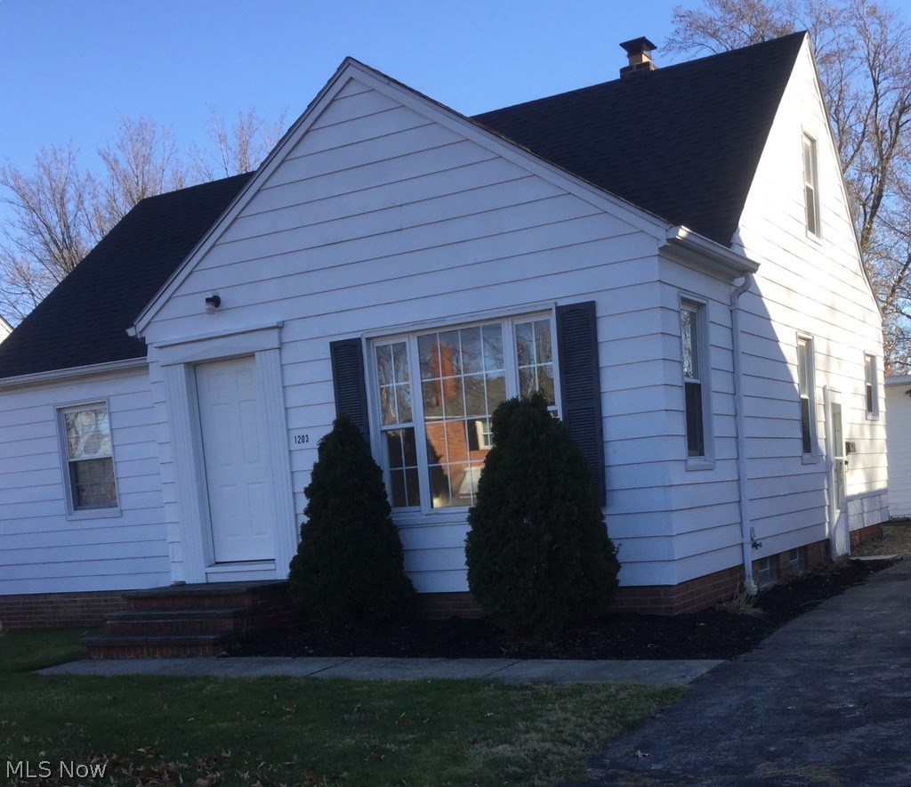 1203 Churchill Road Lyndhurst, OH 44124 - Photo 2 of 29 Gallery Image 2