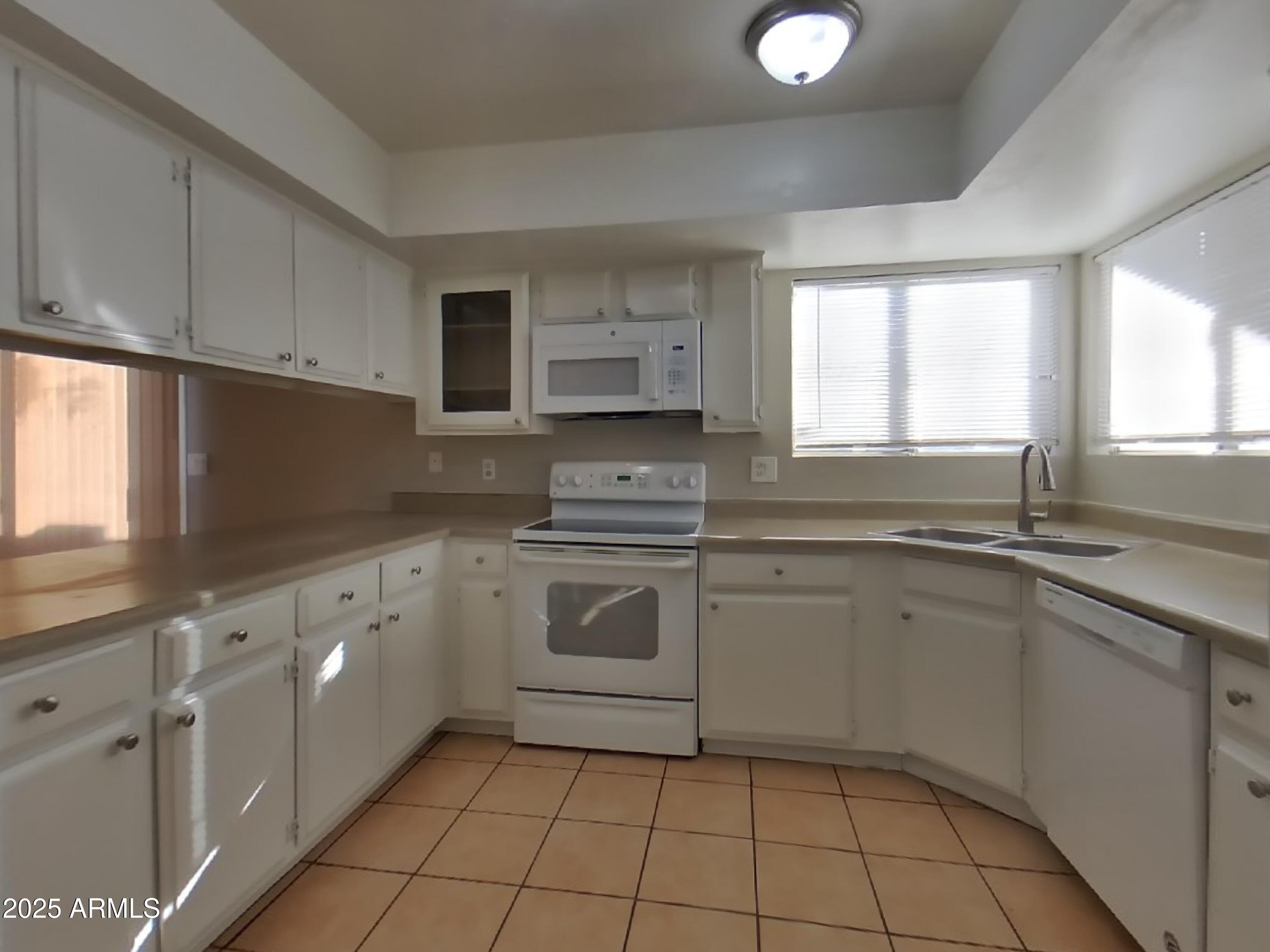 5819 West Grovers Avenue Glendale, AZ 85308 - Photo 6 of 19 5_Image_FMXxHaohdA