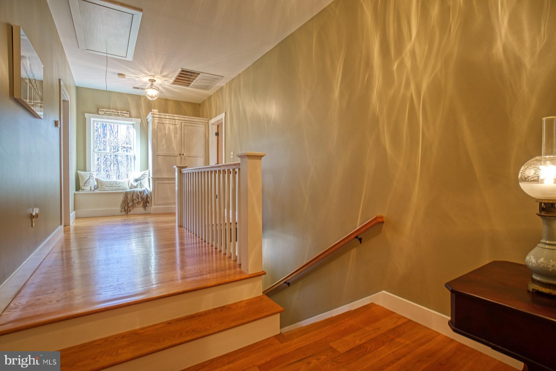 20769 Blue Ridge Mountain Road Paris, VA 20130 - Photo 28 of 63 Second level landing