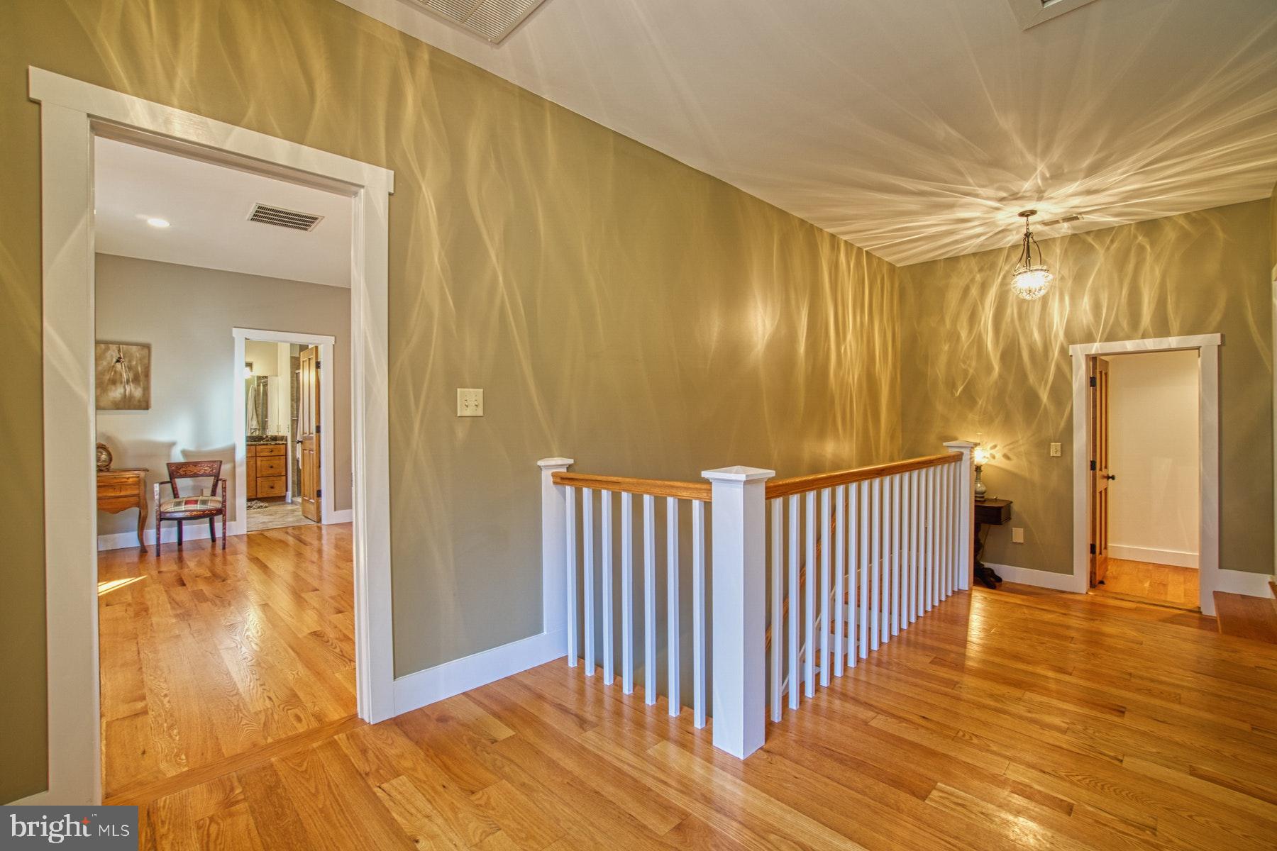 20769 Blue Ridge Mountain Road Paris, VA 20130 - Photo 29 of 63 Second level landing
