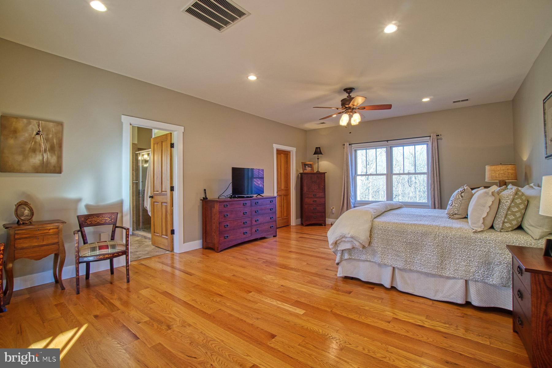 20769 Blue Ridge Mountain Road Paris, VA 20130 - Photo 30 of 63 Second level primary bedroom