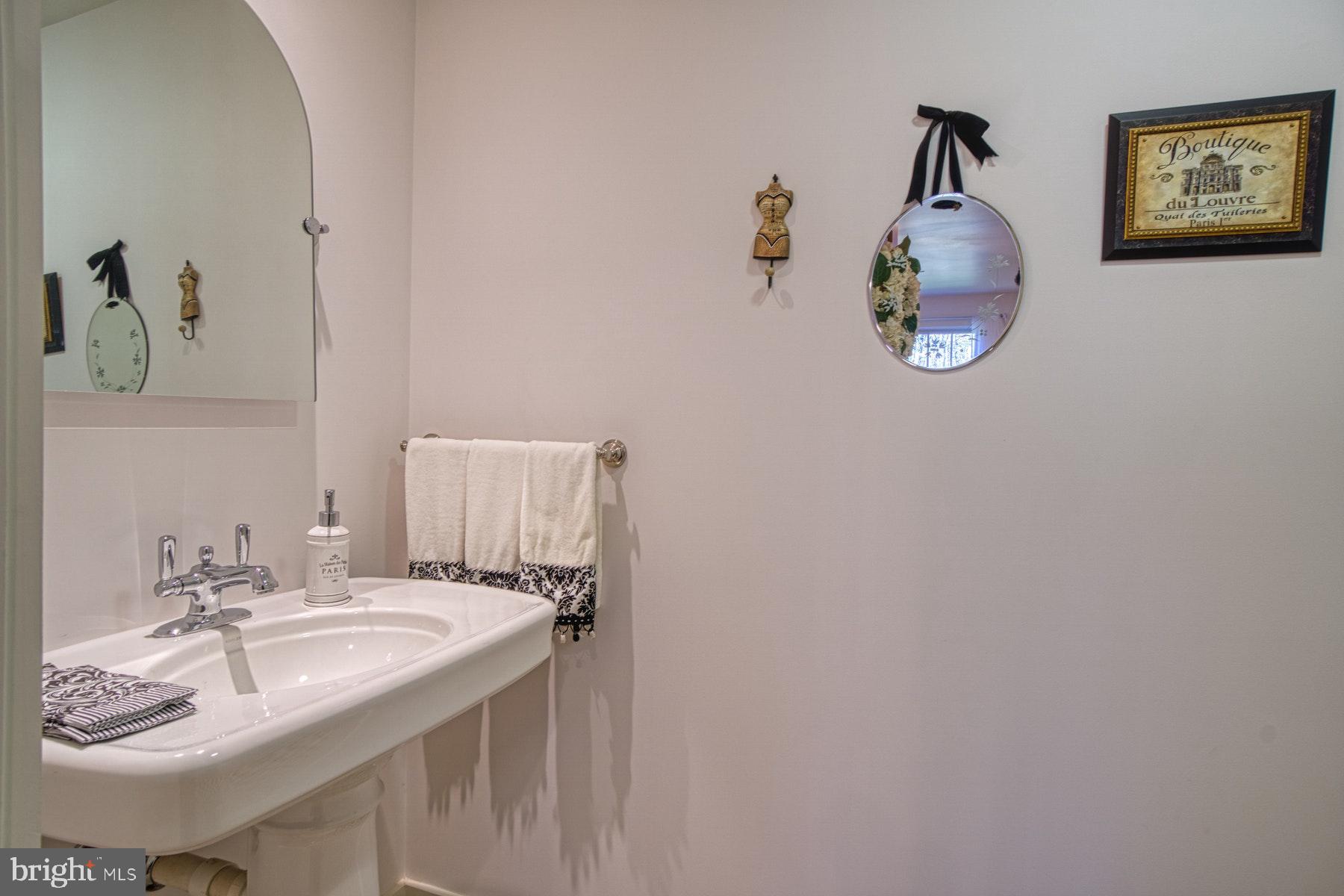 20769 Blue Ridge Mountain Road Paris, VA 20130 - Photo 44 of 63 Office suite bathroom