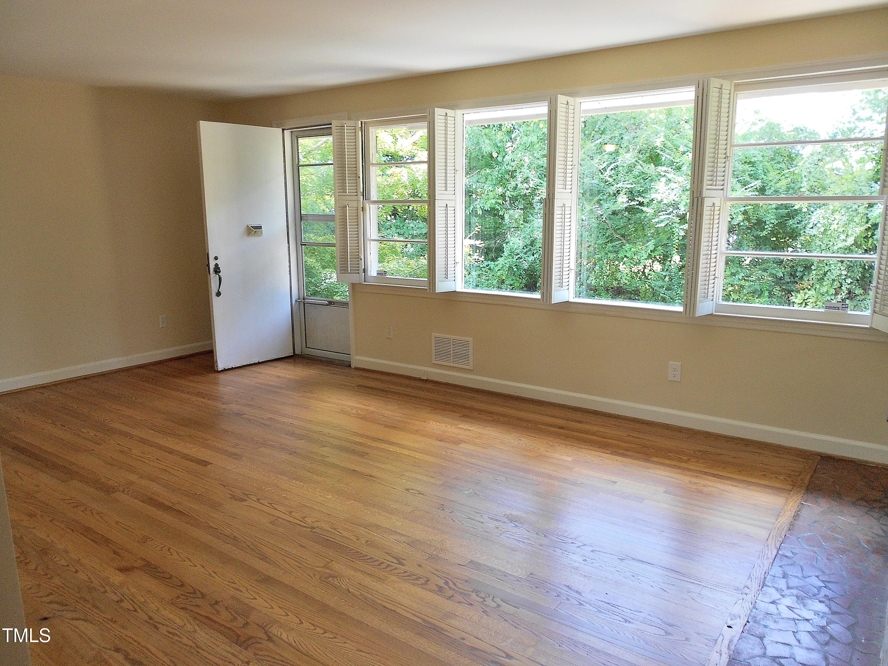 710 Graham Street Raleigh, NC 27605 - Photo 6 of 21 Living Room