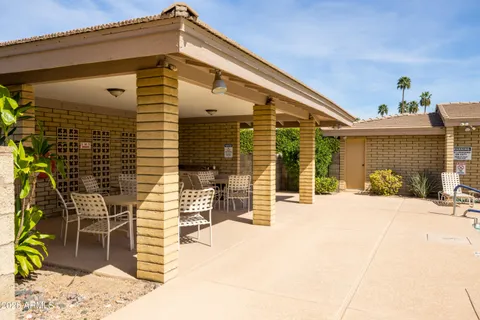 a tennis court that has tennis net