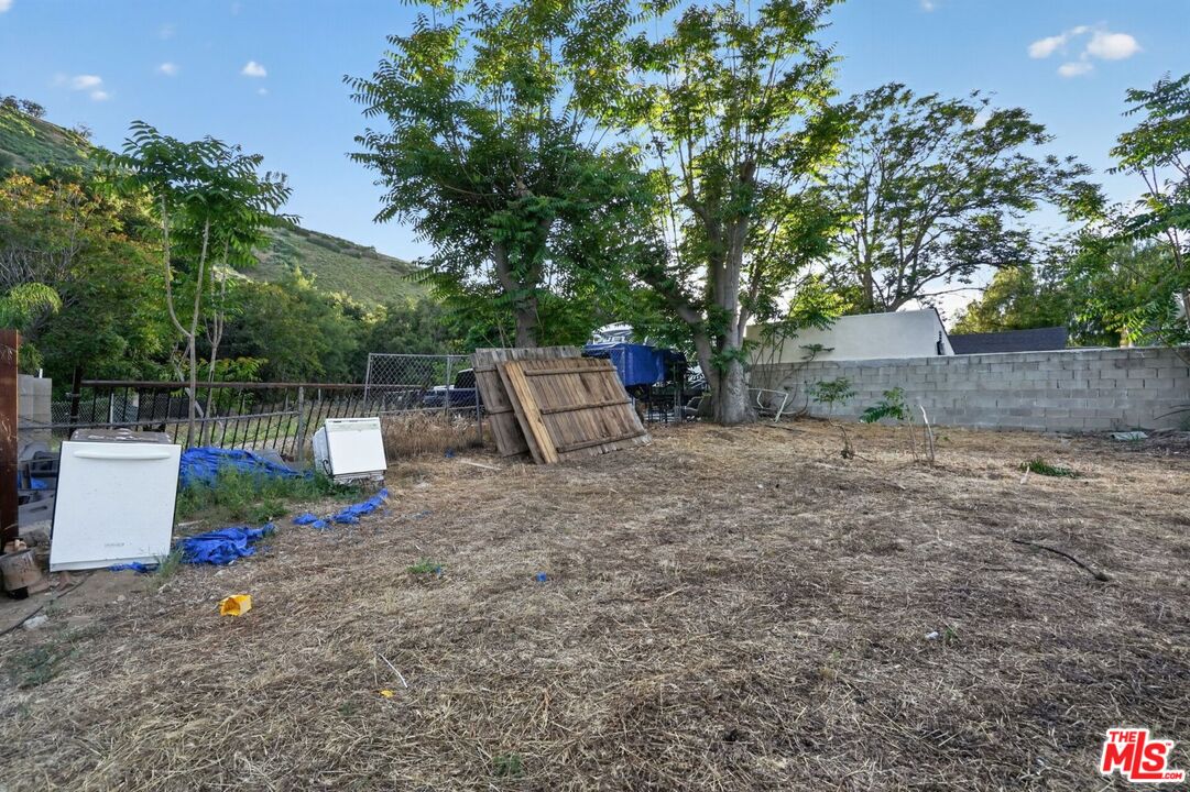 0 Castaic Road Castaic, CA 91384 - Photo 12 of 34 a view of backyard with table and chairs