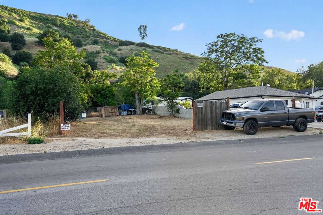 0 Castaic Road Castaic, CA 91384 - Photo 8 of 34 a view of street with parked cars