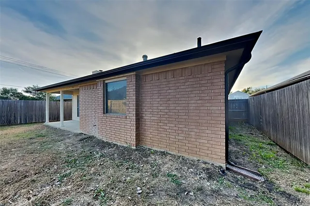 a bathroom with a toilet and a bath tub