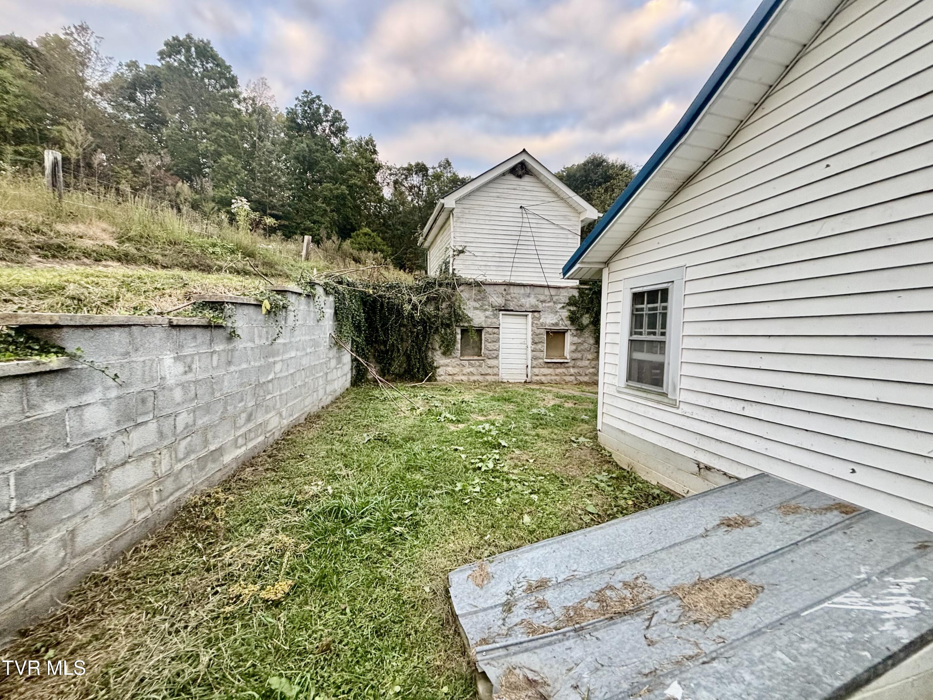 1625 Red Fletcher Road Jonesville, VA 24263 - Photo 11 of 27 IMG_3911