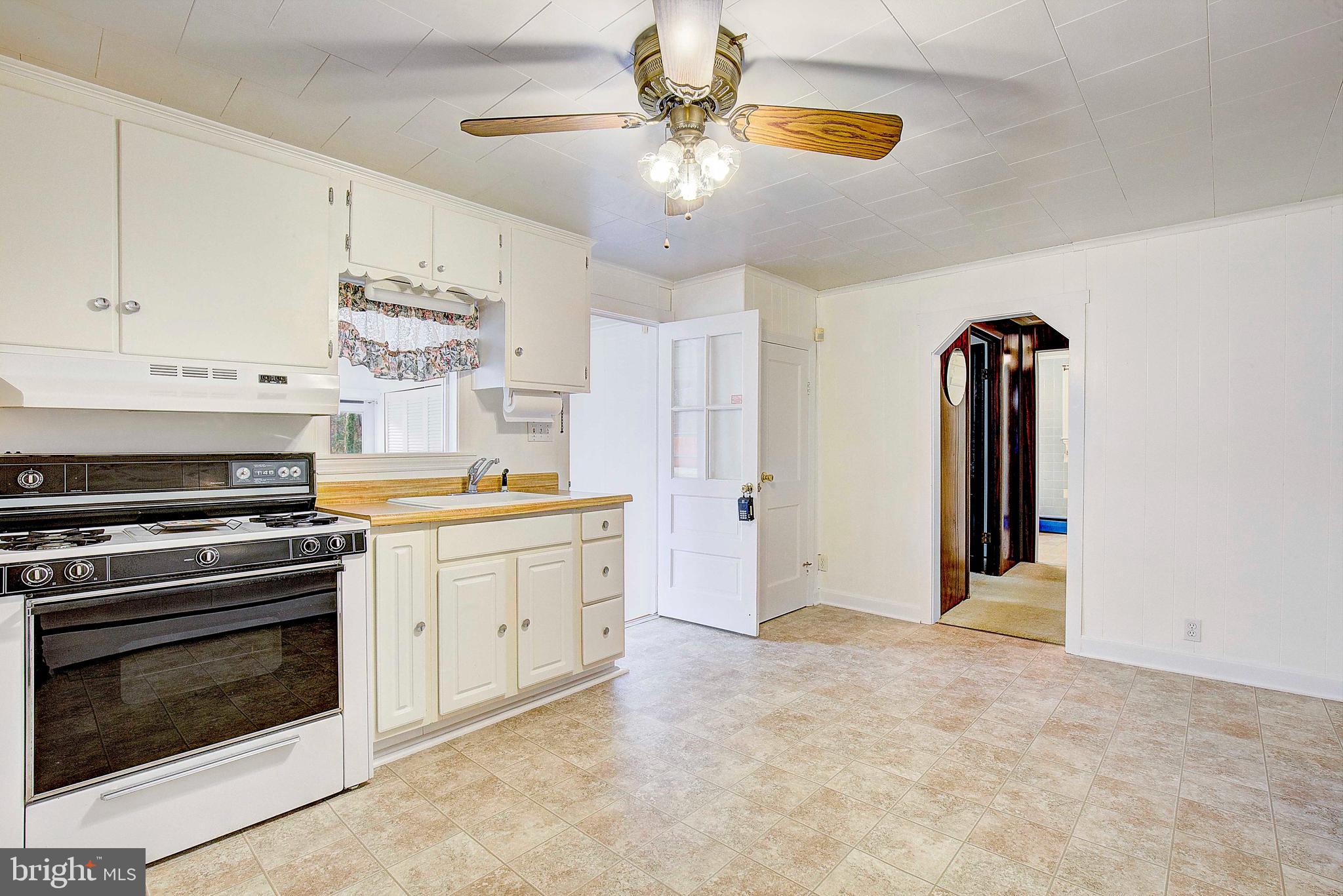 609 Powhatan Beach Road Pasadena, MD 21122 - Photo 10 of 48 Gallery Image 10