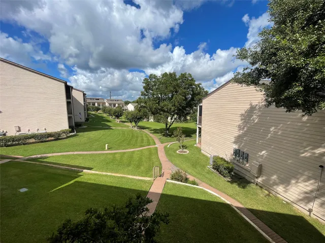 $1,325 | 204 East Lakeview Terrace, Montgomery, TX 77356