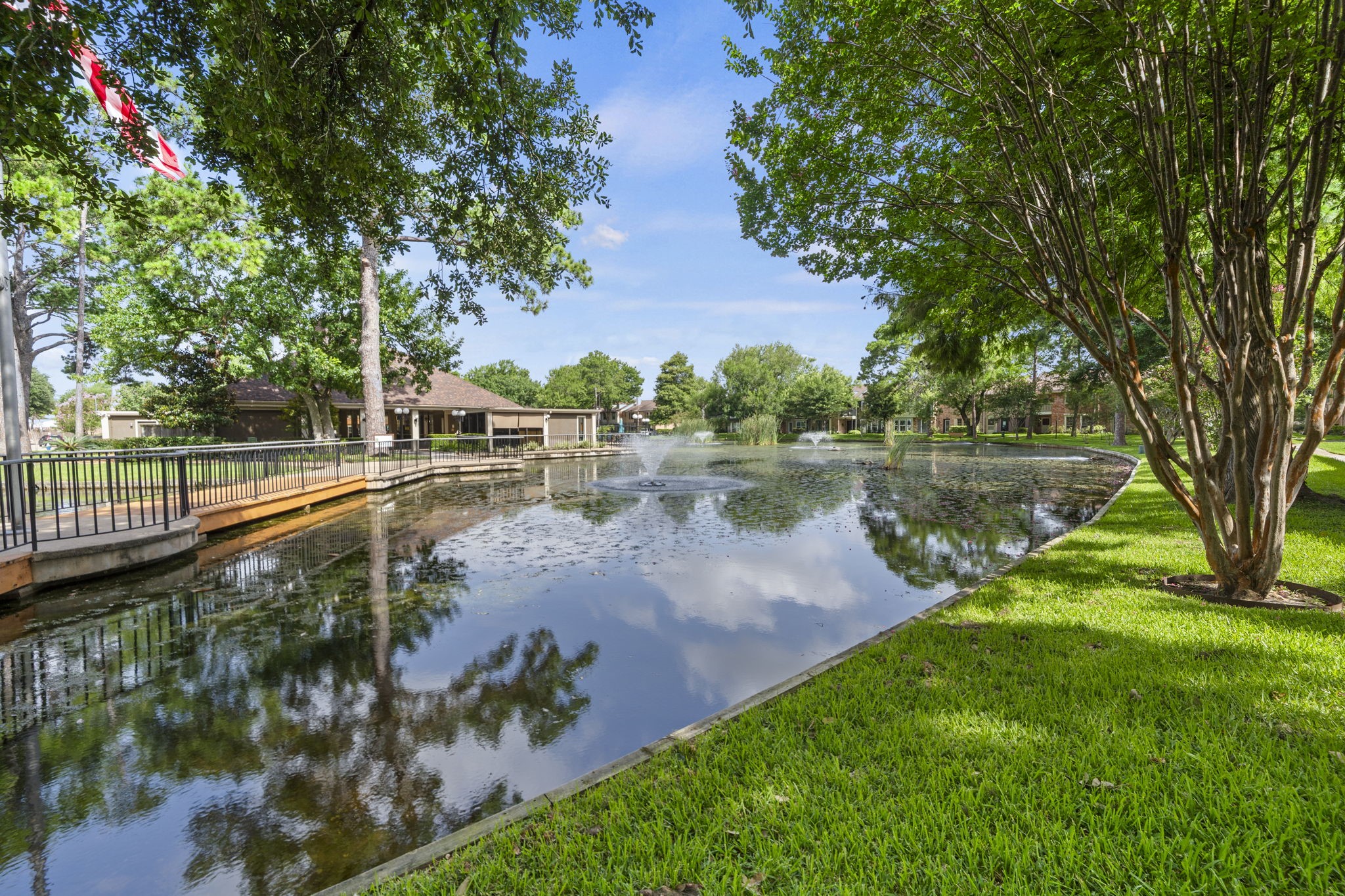 5801 Lumberdale Road, Unit 132 Houston, TX 77092 - Photo 22 of 33 Scenic community lake in center of community