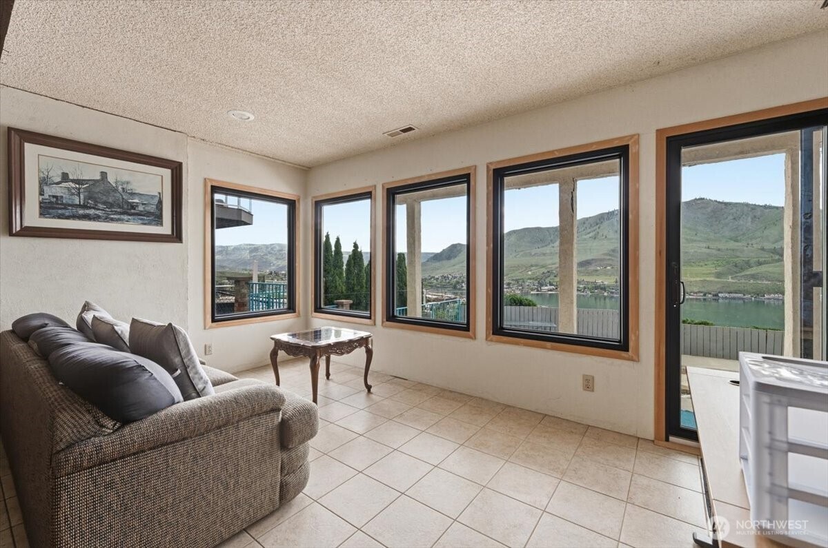 820 West Golf Course Drive Chelan, WA 98816 - Photo 6 of 39
