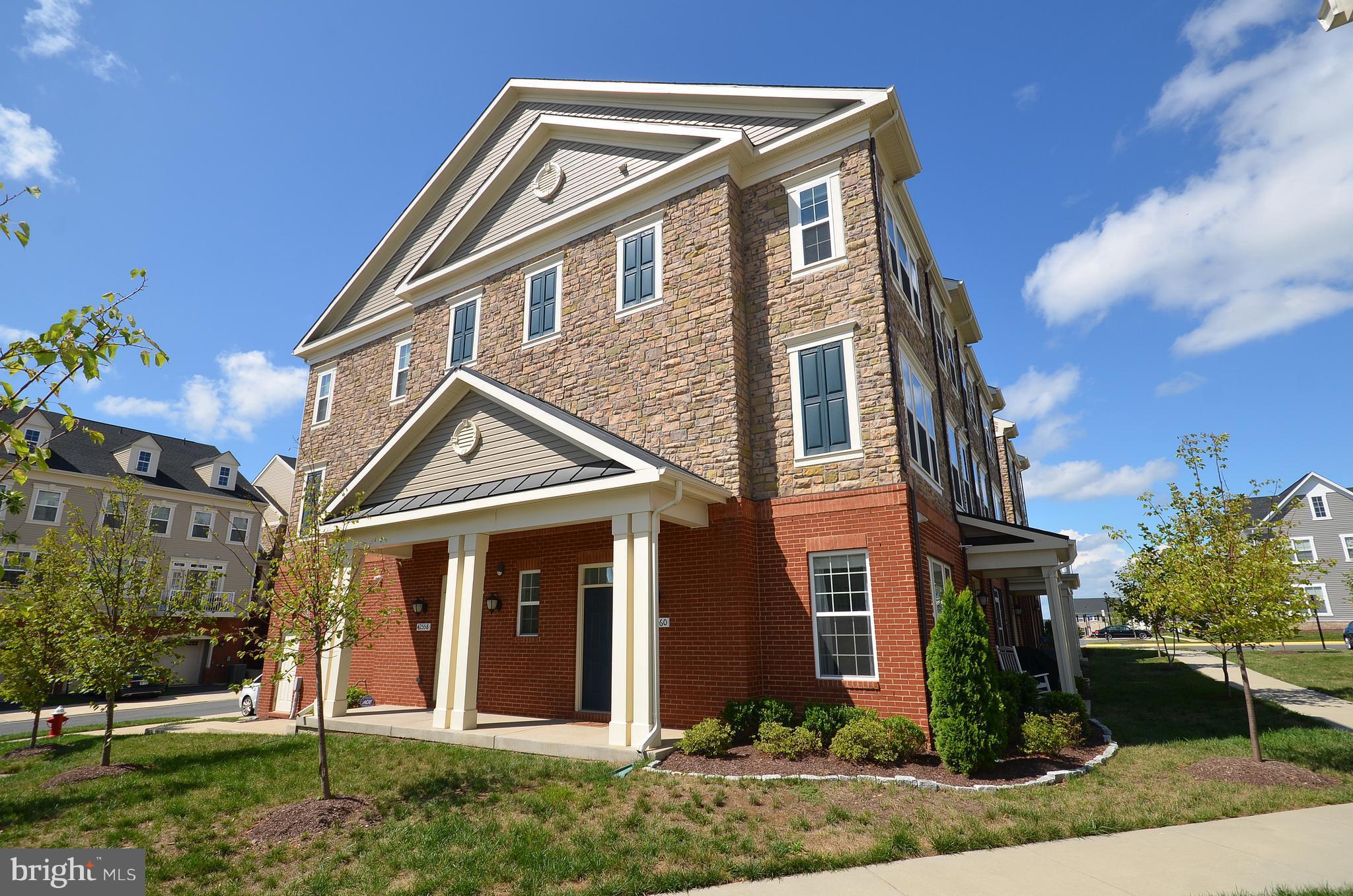 42560 Sunset Ridge Square Ashburn, VA 20148 - Photo 2 of 30 Exterior (Front)