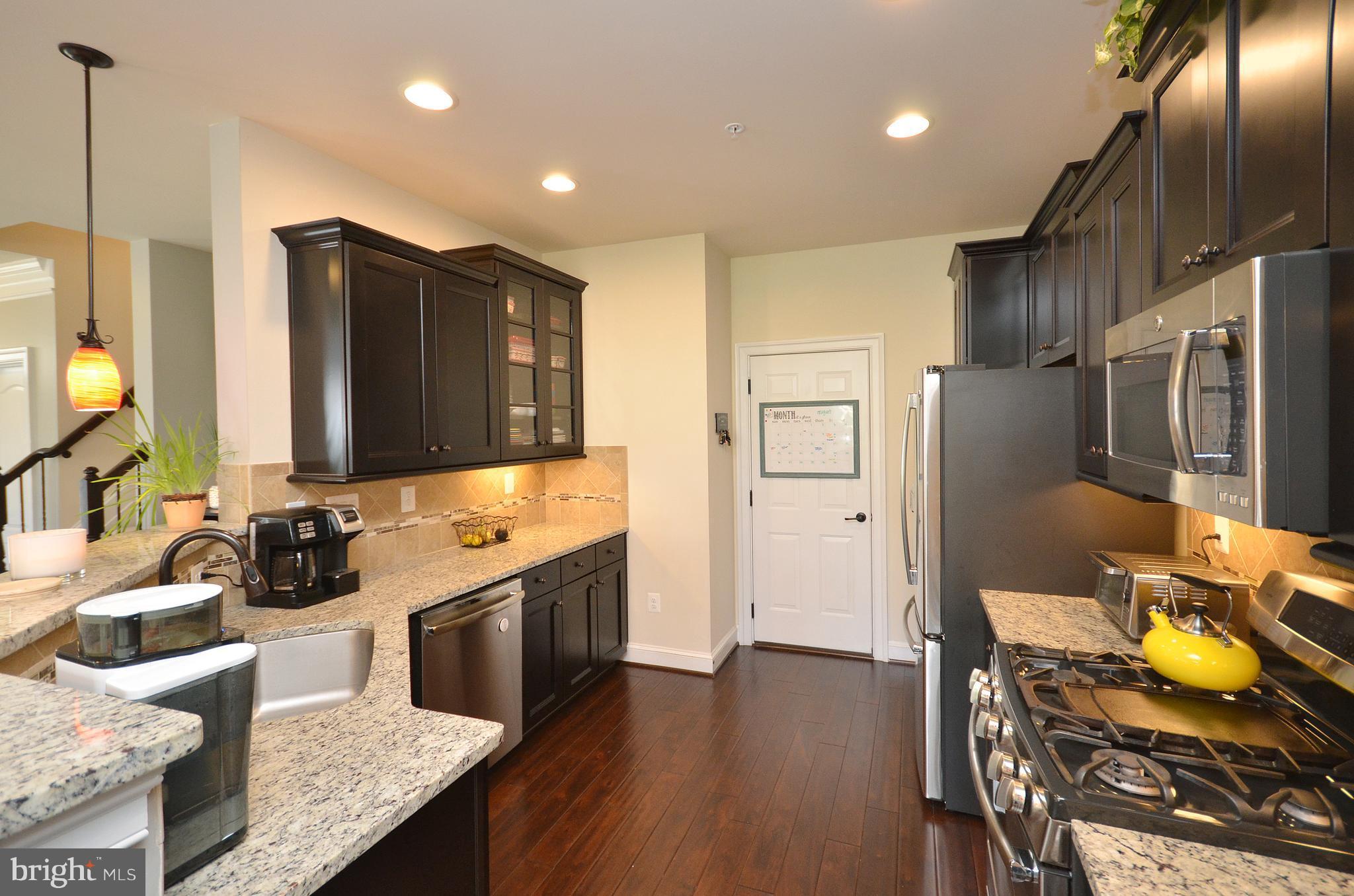 42560 Sunset Ridge Square Ashburn, VA 20148 - Photo 13 of 30 Kitchen
