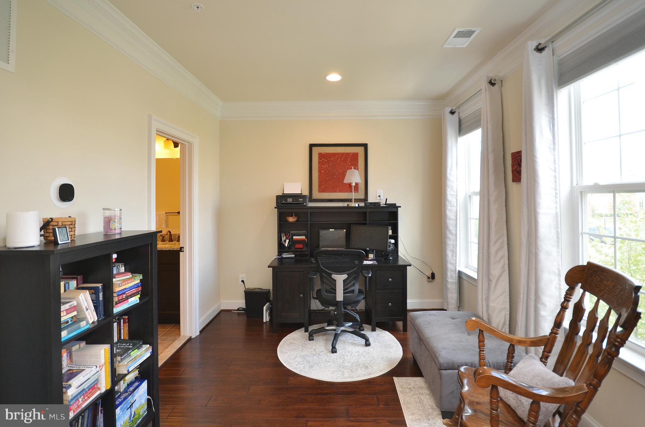 42560 Sunset Ridge Square Ashburn, VA 20148 - Photo 17 of 30 Bedroom (Master) Sitting room