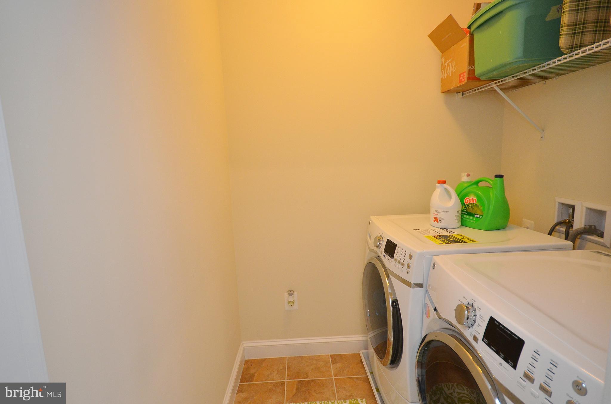 42560 Sunset Ridge Square Ashburn, VA 20148 - Photo 20 of 30 Interior (General) Laundry room Bedroom level