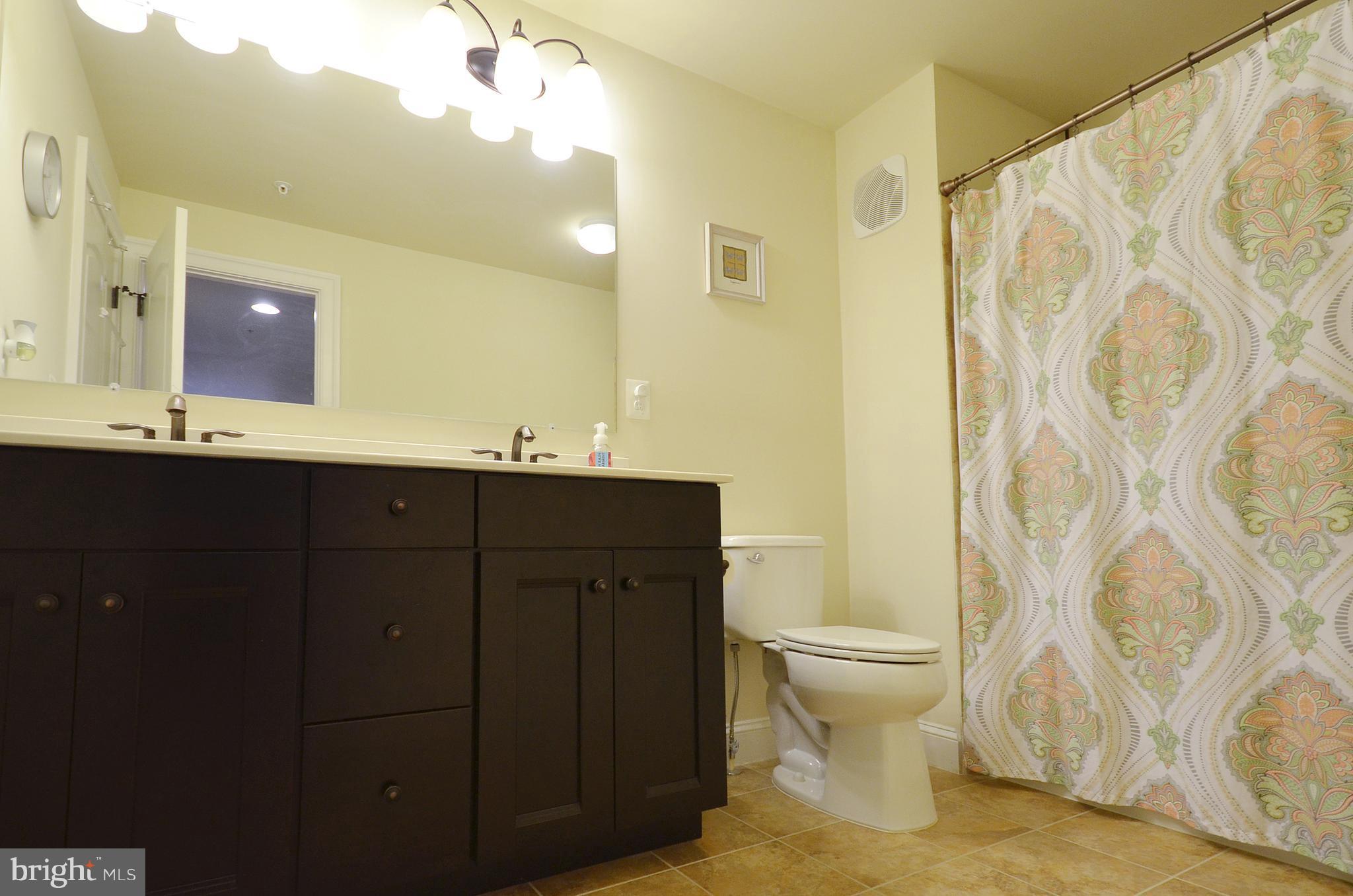 42560 Sunset Ridge Square Ashburn, VA 20148 - Photo 23 of 30 Bath