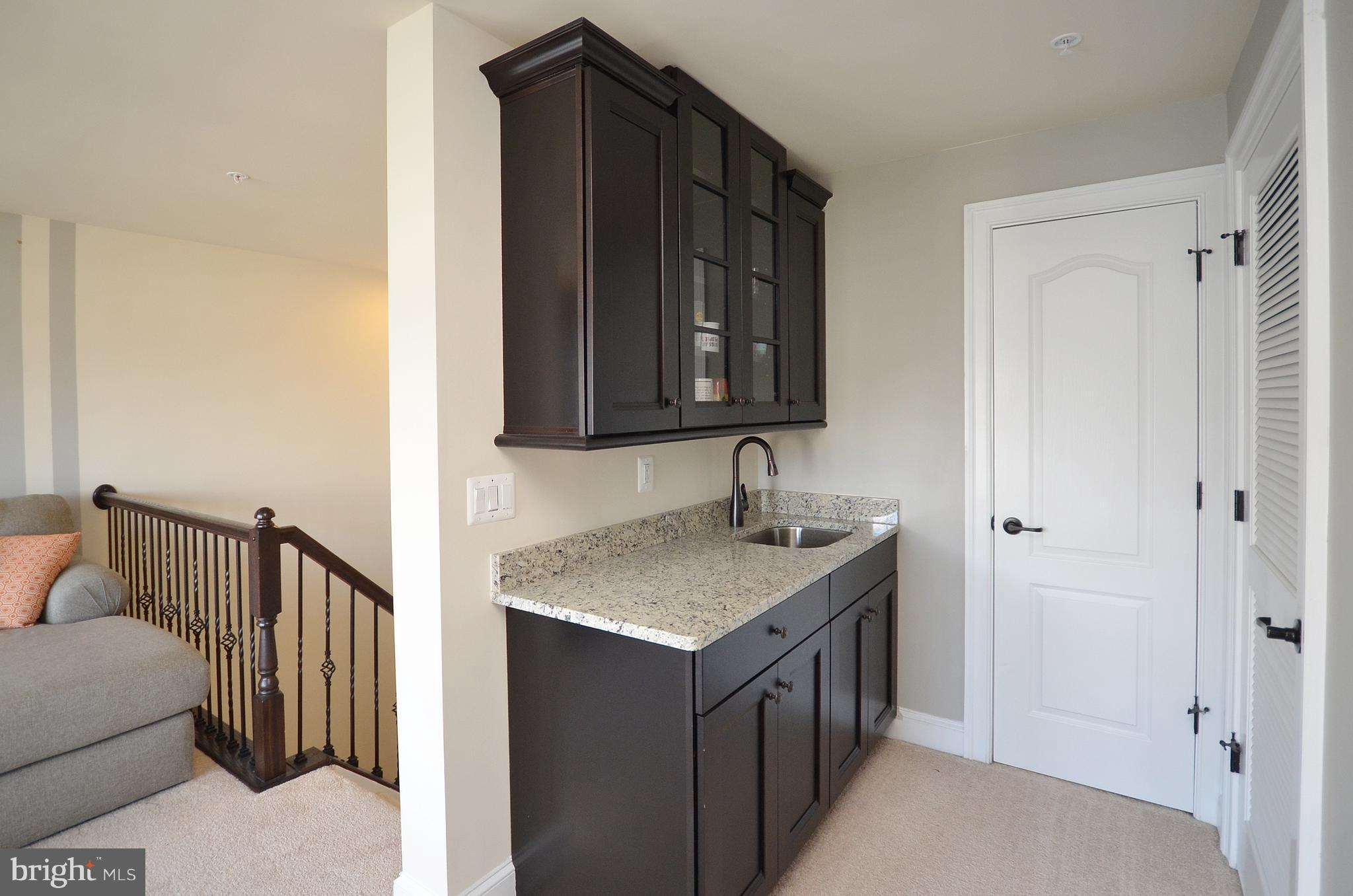 42560 Sunset Ridge Square Ashburn, VA 20148 - Photo 27 of 30 Interior (General) Loft wet bar