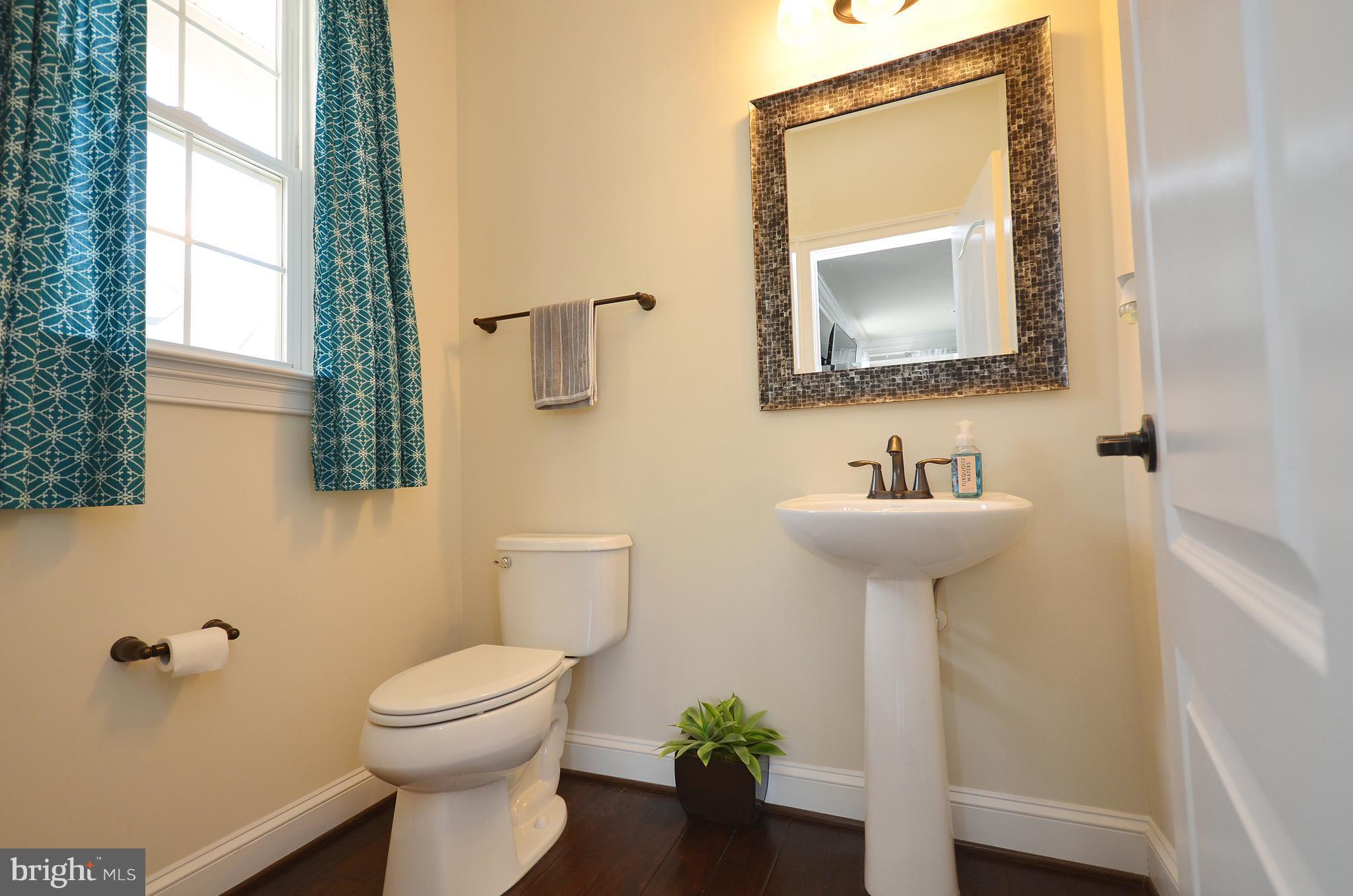 42560 Sunset Ridge Square Ashburn, VA 20148 - Photo 10 of 30 Bath